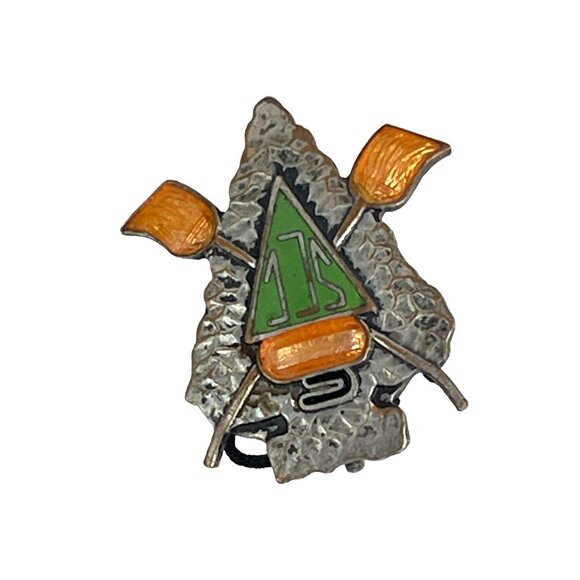 Vintage Arrowhead-Shaped Enamel Badge With Green & Orange Details - Picture 6 of 6